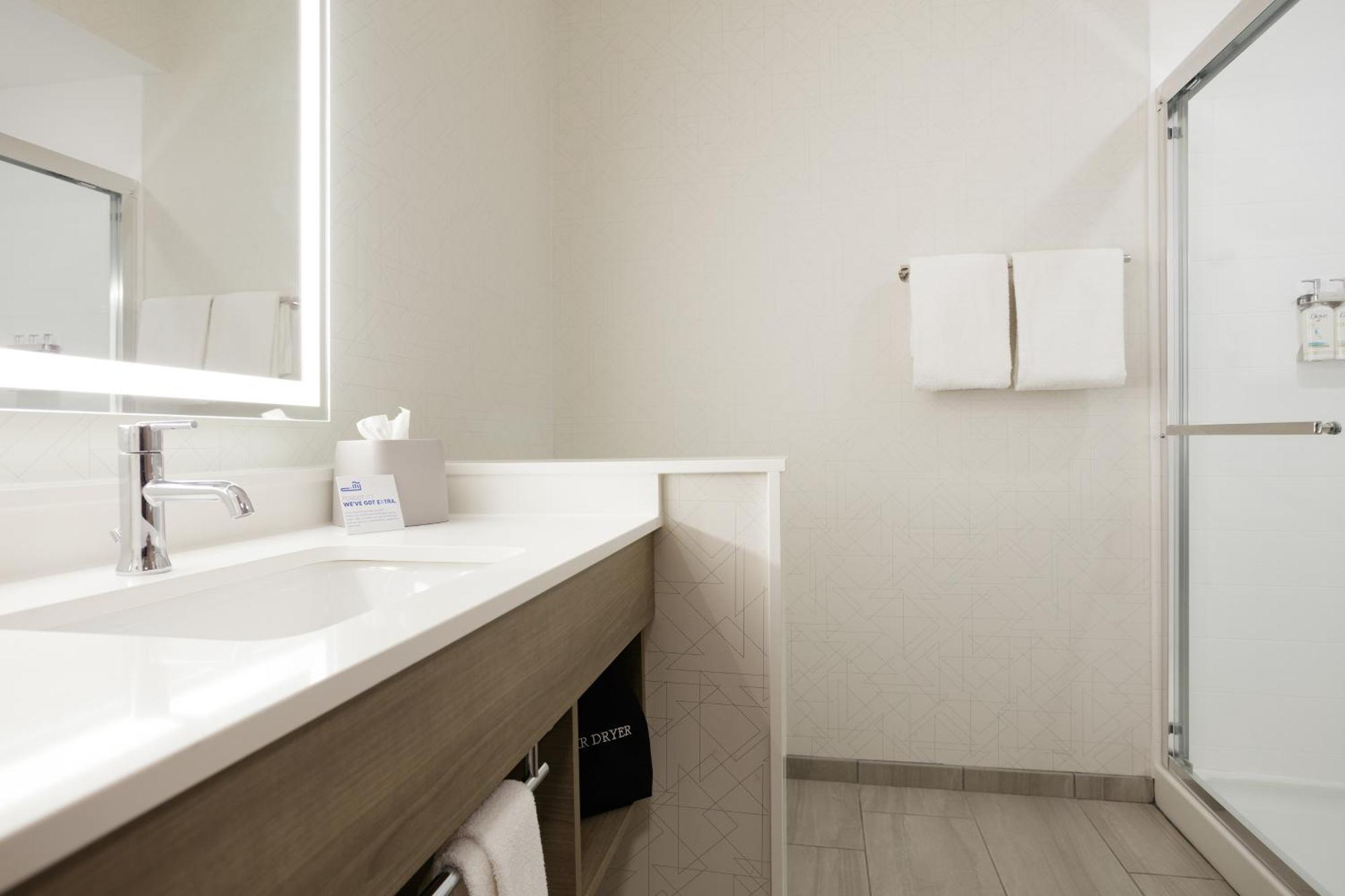 Holiday Inn Express Fresno River Park Highway 41 By Ihg Esterno foto